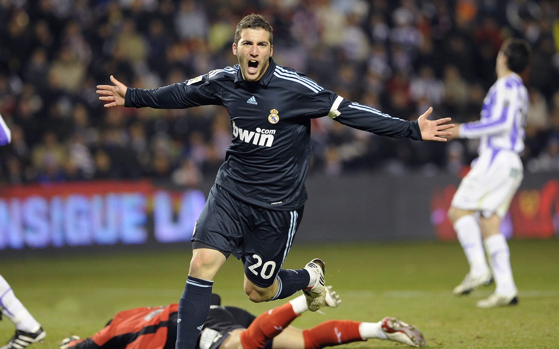 弗朗茨·巴图姆（Nicolas Batum）宣布参加巴黎奥运会，法国队巴图姆