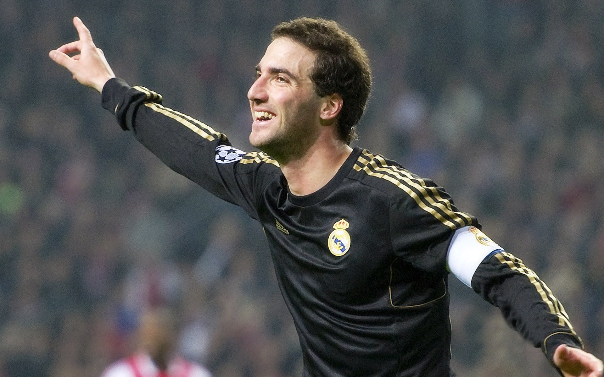 皇马重振旗帜，球员团结一心迎接挑战，皇马jese